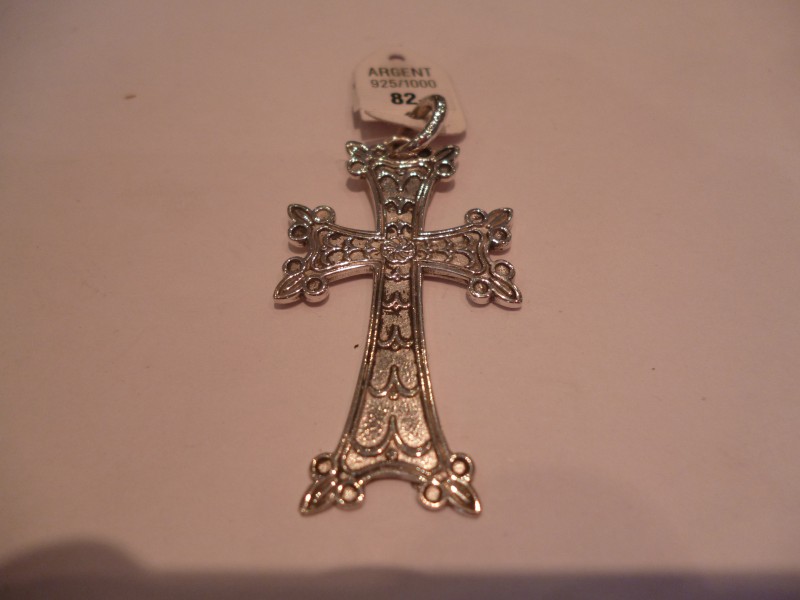 croix arménienne en or 18 carats
